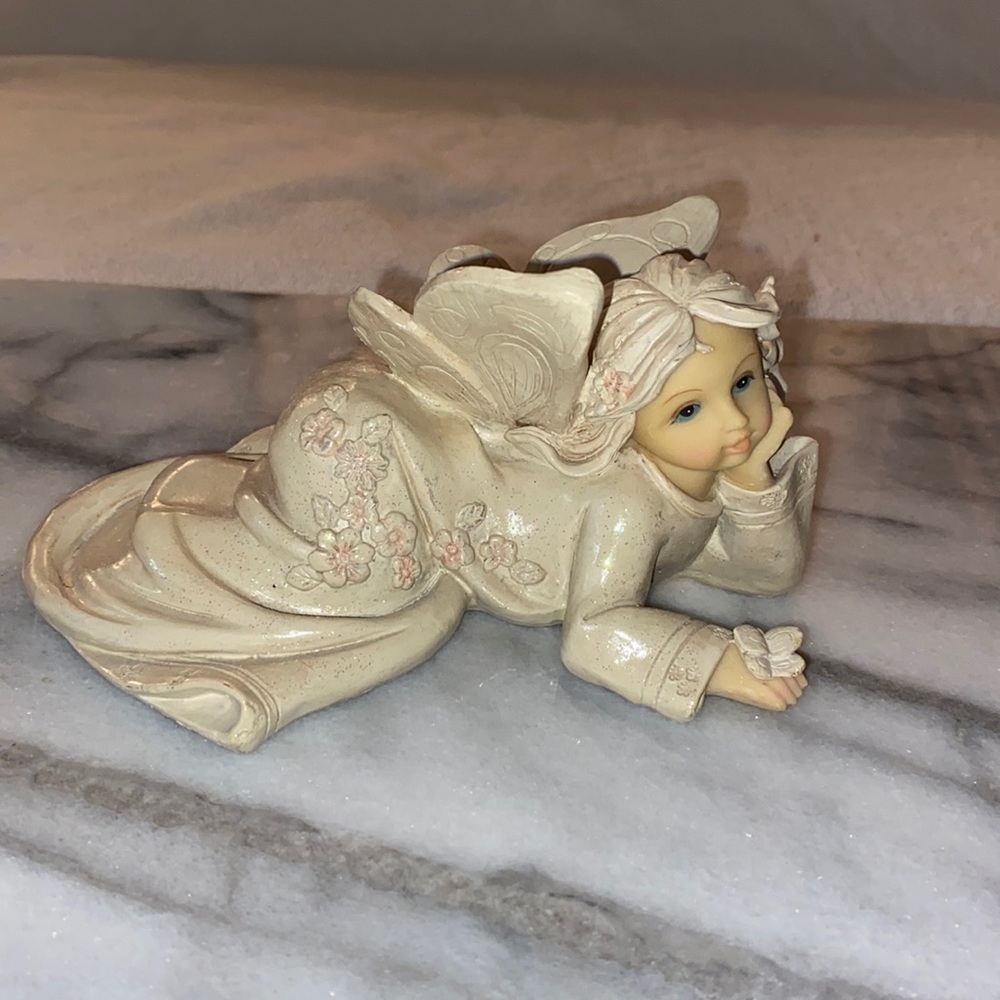Angel figurine